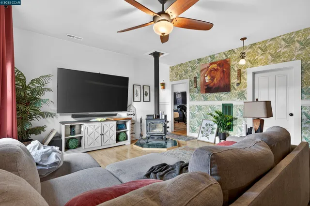 $835,000 | 725 Loring Avenue, Crockett, CA 94525