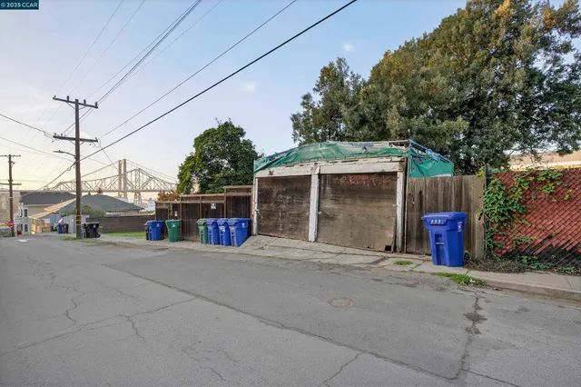 $835,000 | 725 Loring Avenue, Crockett, CA 94525