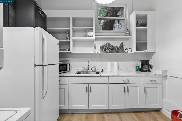 $835,000 | 725 Loring Avenue, Crockett, CA 94525