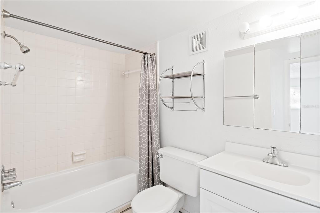 920 Lake Destiny Road, Unit F Altamonte Springs, FL 32714 - Photo 9 of 27 a bathroom with a sink toilet and shower