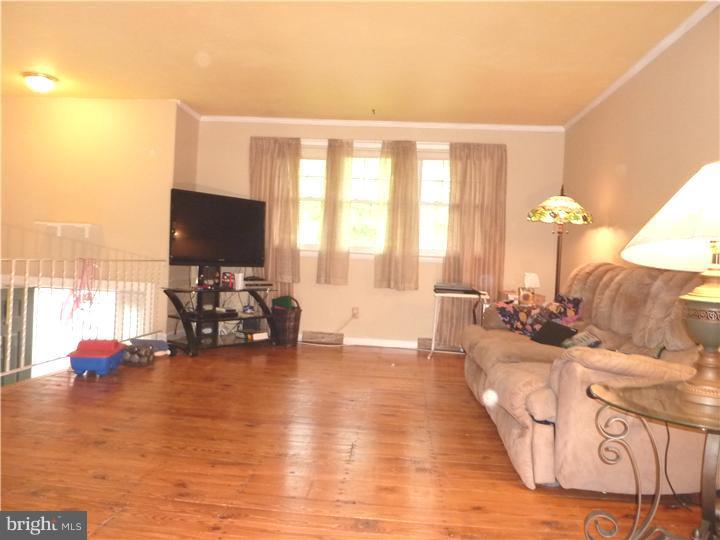 298 Evergreen Road Barrington, NJ 08007 - Photo 2 of 15 Living Room