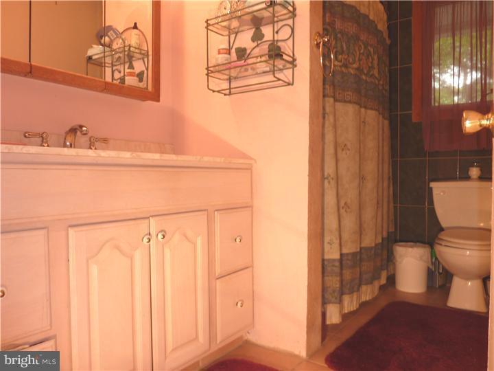 298 Evergreen Road Barrington, NJ 08007 - Photo 6 of 15 Bathroom