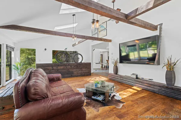 $975,000 | 564 Hubbard Road, Killingly, CT 06239