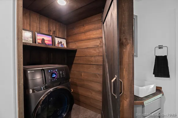 $975,000 | 564 Hubbard Road, Killingly, CT 06239