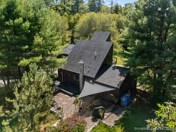 $975,000 | 564 Hubbard Road, Killingly, CT 06239