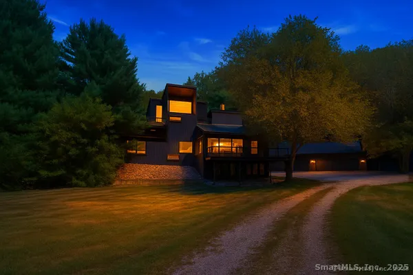 $975,000 | 564 Hubbard Road, Killingly, CT 06239