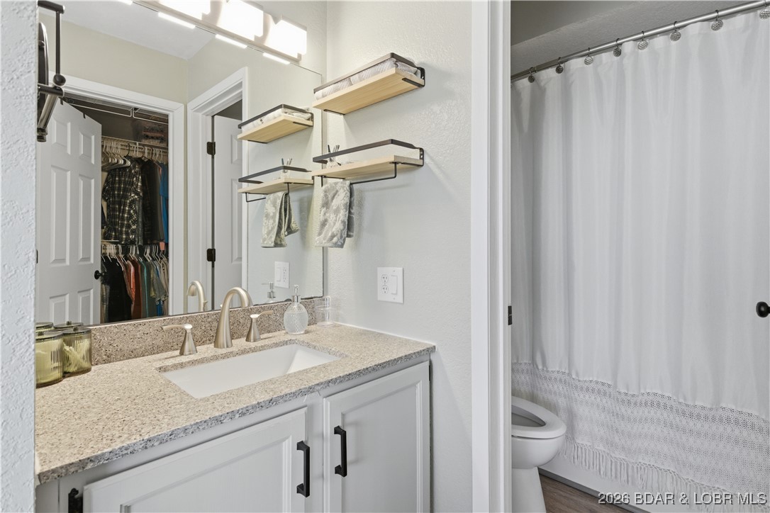 2500 Bay Point Lane, Unit 721 Osage Beach, MO 65065 - Photo 19 of 45 Primary Bathroom