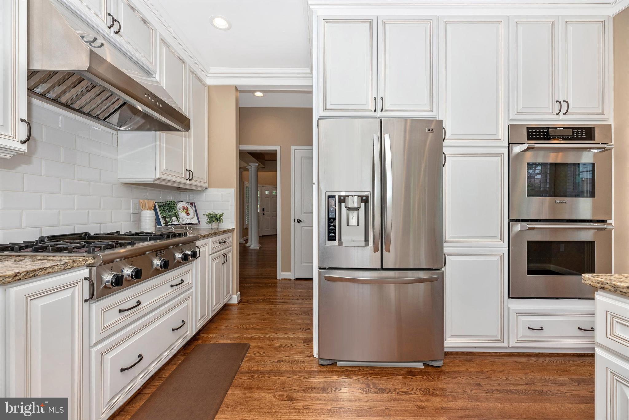2442-5 Five Shillings Road Frederick, MD 21701 - Photo 12 of 44 Chef's Dream with 6-Burner Gas Cooktop!