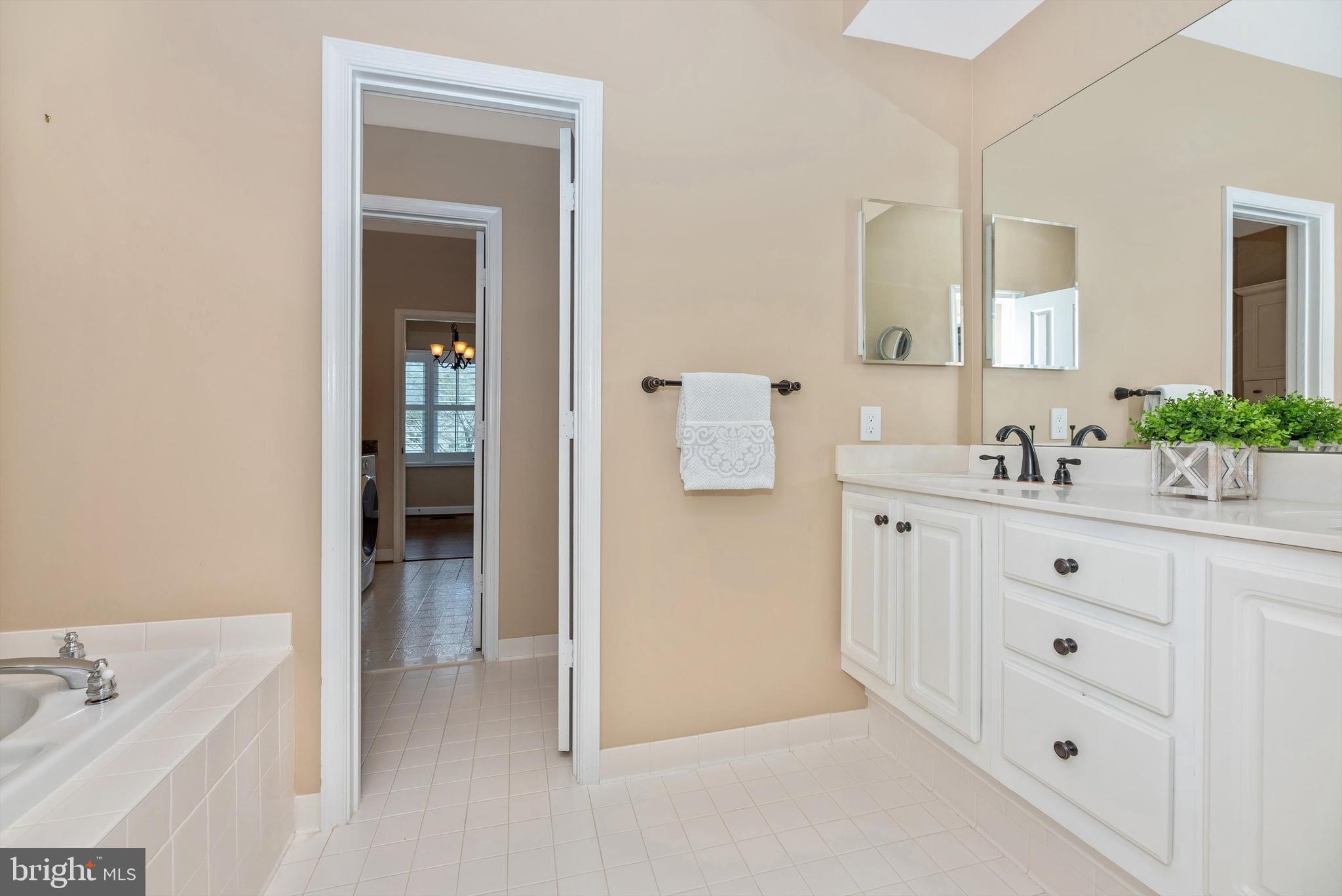 2442-5 Five Shillings Road Frederick, MD 21701 - Photo 19 of 44 Primary Bathroom