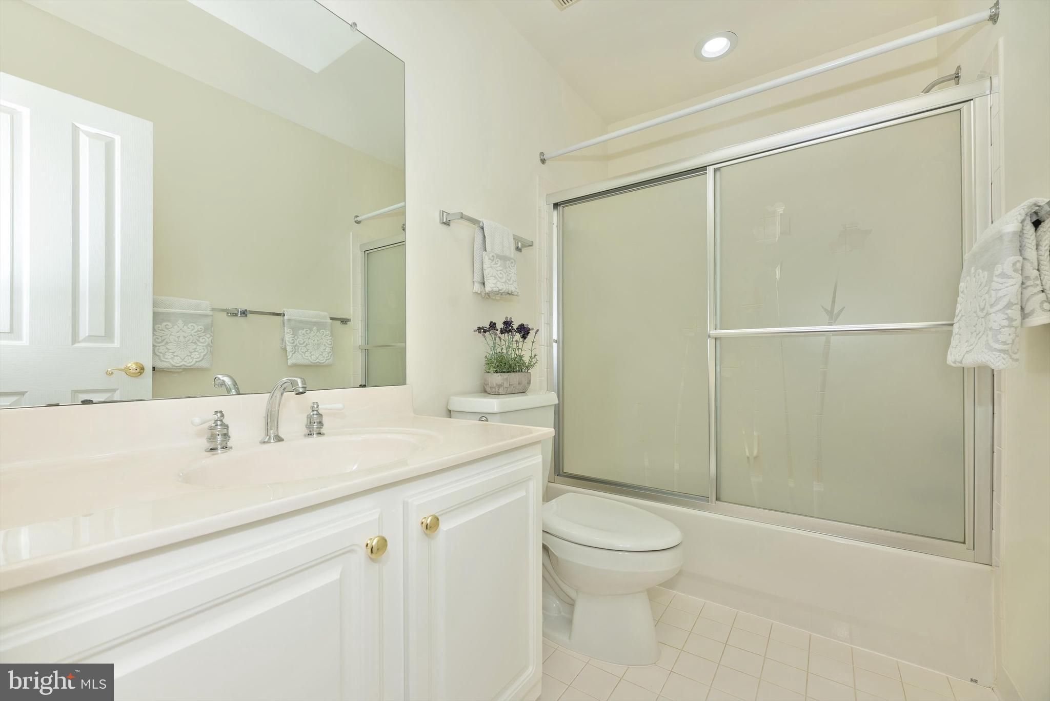 2442-5 Five Shillings Road Frederick, MD 21701 - Photo 27 of 44 Hall Bath