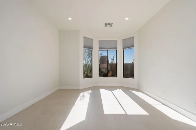 a view of livingroom with furniture