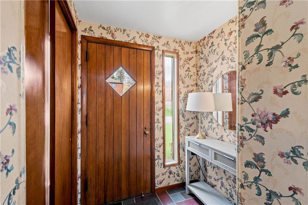 2027 Brookfield Road Pittsburgh, PA 15243 - Photo 2 of 32 Gallery Image 2