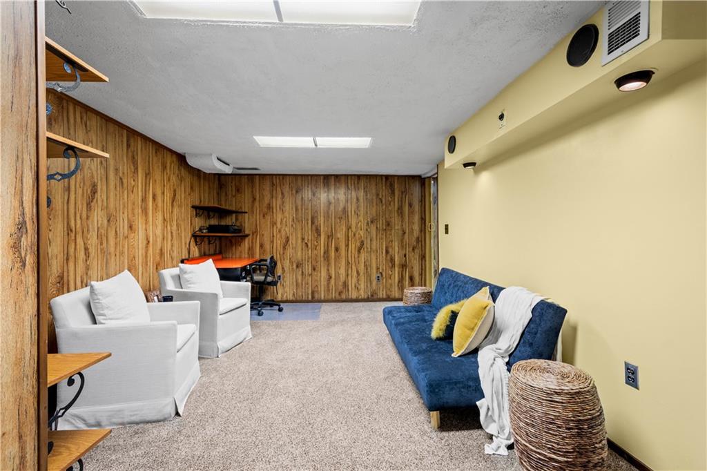 2027 Brookfield Road Pittsburgh, PA 15243 - Photo 21 of 32 Gallery Image 21