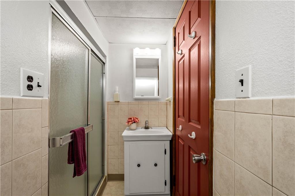 2027 Brookfield Road Pittsburgh, PA 15243 - Photo 22 of 32 Gallery Image 22