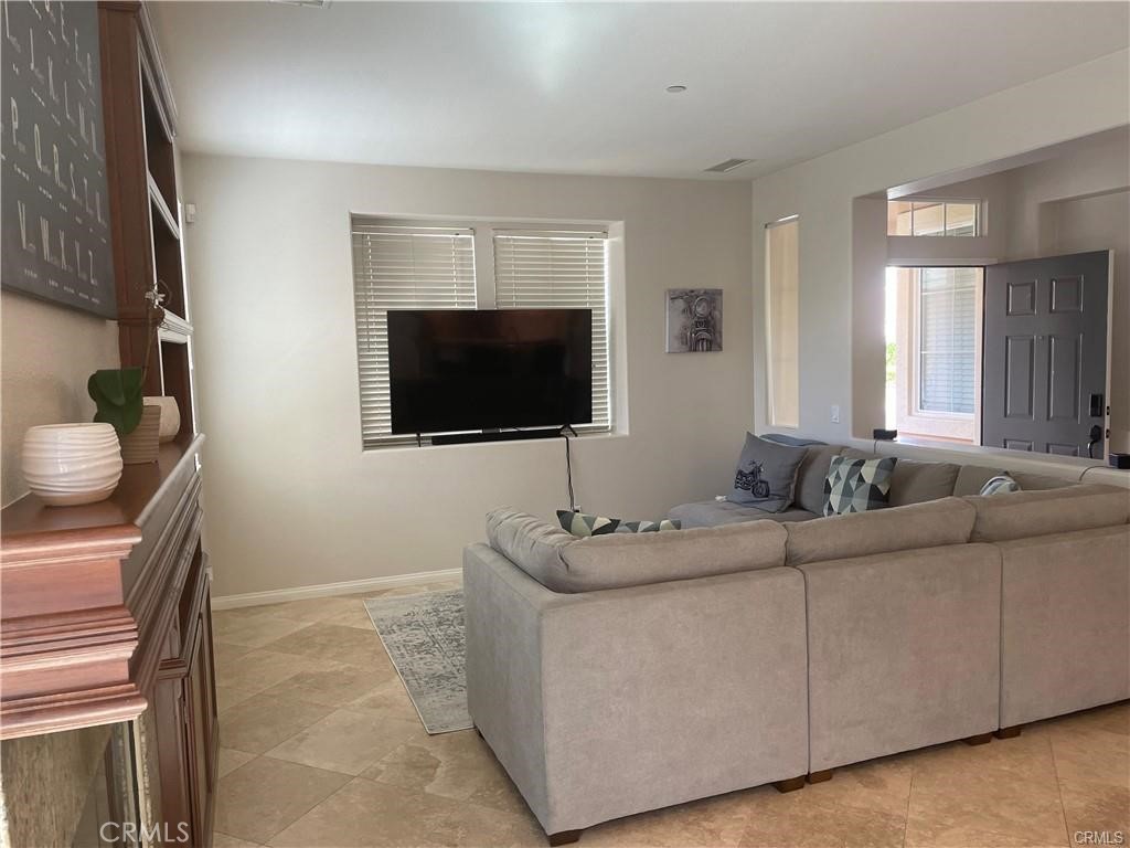 4164 Terraza Way, Unit B Simi Valley, CA 93063 - Photo 6 of 18