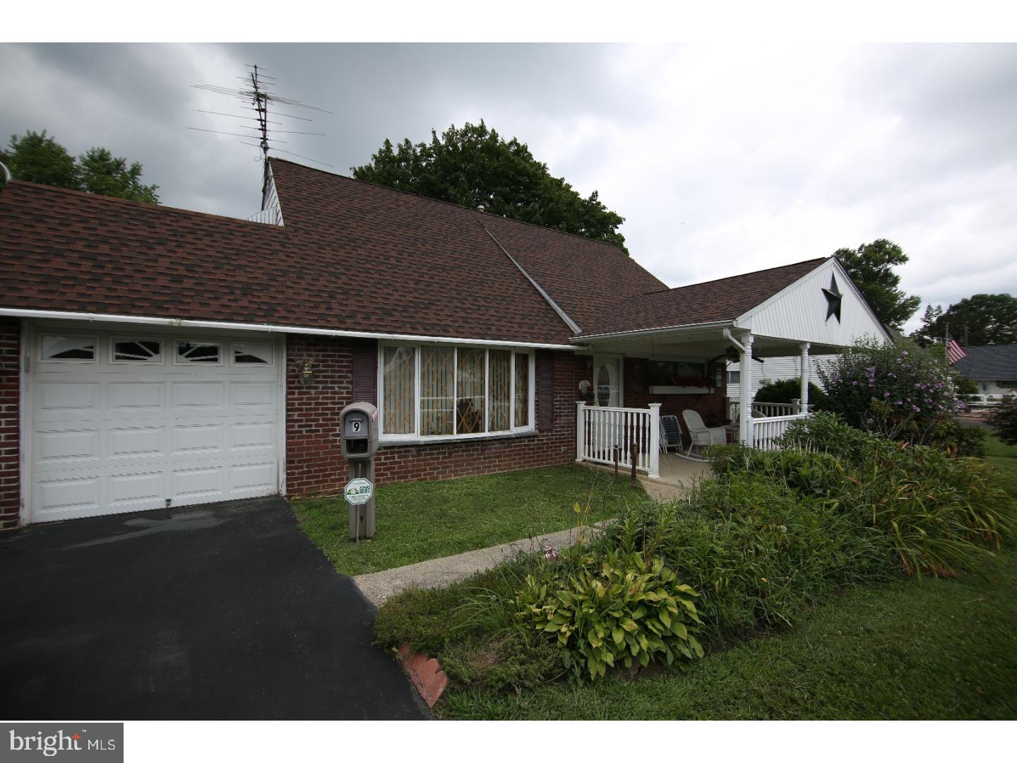 9 Cliff Road Levittown, PA 19057 - Photo 1 of 15 Gallery Image 1