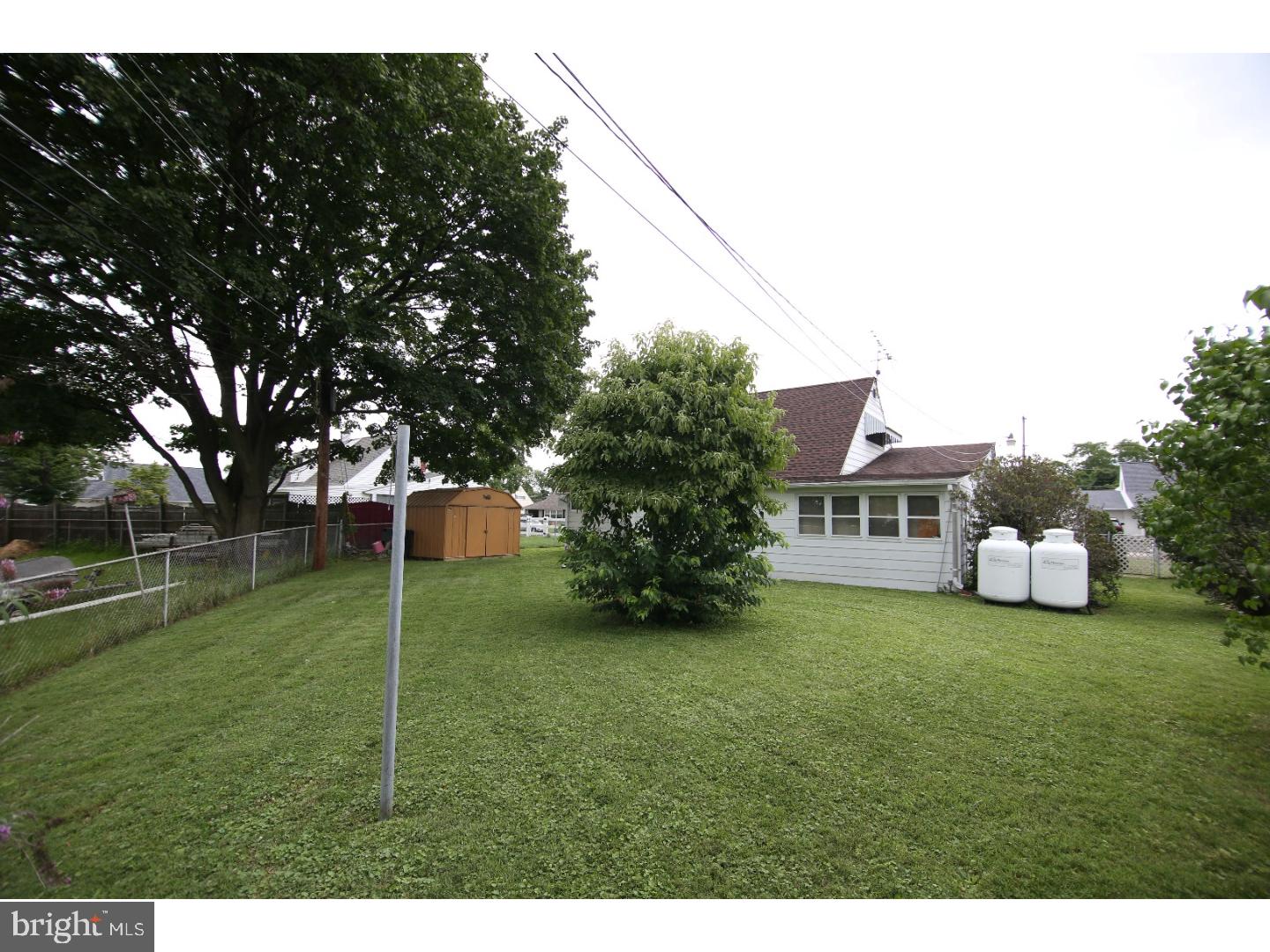 9 Cliff Road Levittown, PA 19057 - Photo 3 of 15 Gallery Image 3