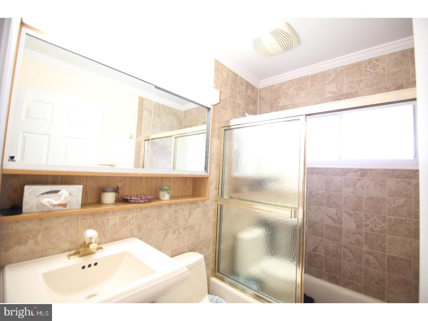 9 Cliff Road Levittown, PA 19057 - Photo 8 of 15 Gallery Image 8