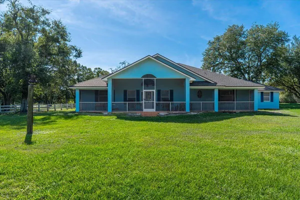 a view of a house with a backyard
