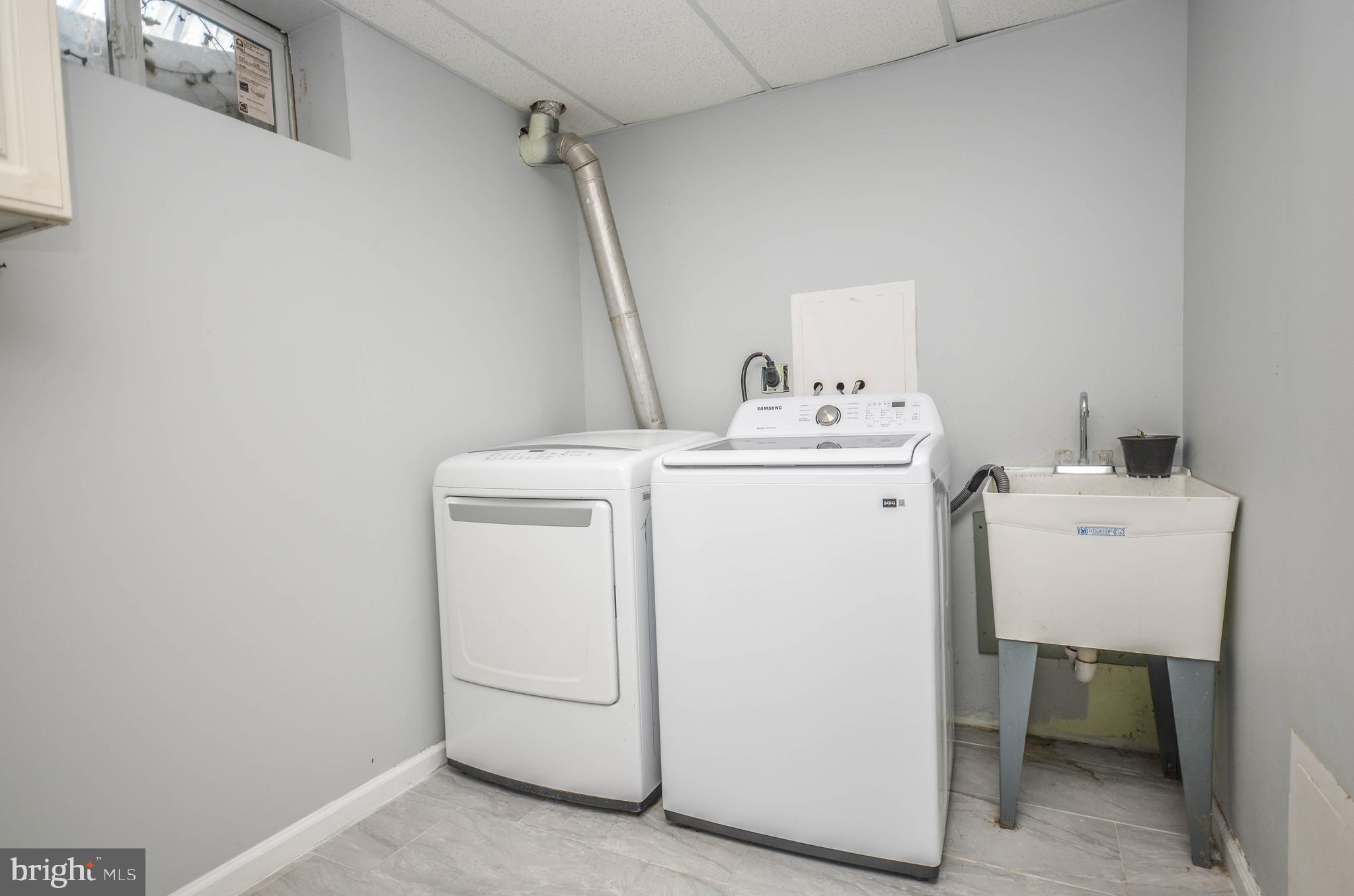 9801 Belhaven Road Bethesda, MD 20817 - Photo 28 of 32 a utility room with dryer and washer