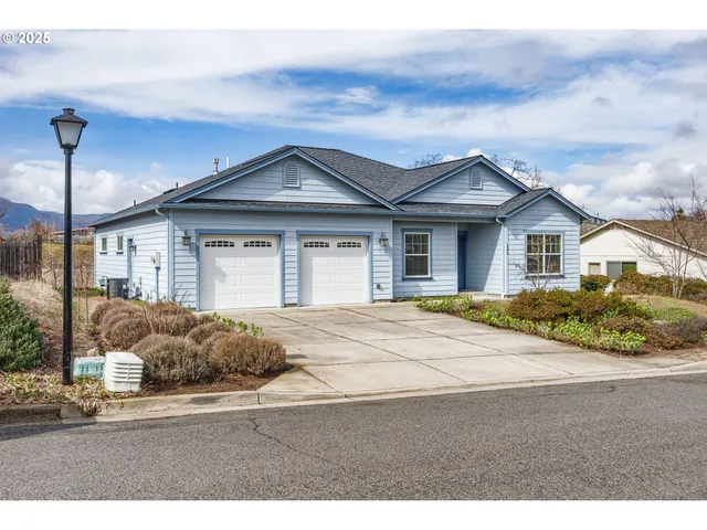 $485,000 | 805 Oak Knoll Drive, Ashland, OR 97520