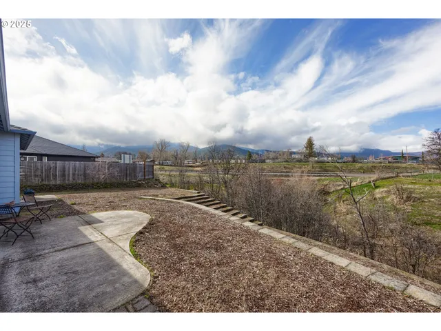 $485,000 | 805 Oak Knoll Drive, Ashland, OR 97520