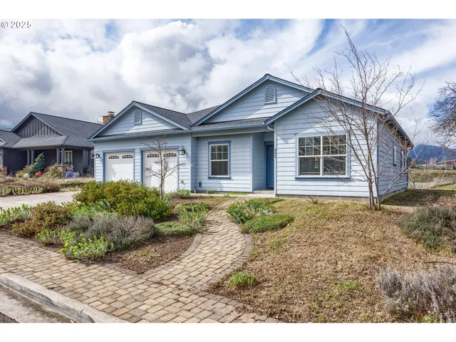 $485,000 | 805 Oak Knoll Drive, Ashland, OR 97520