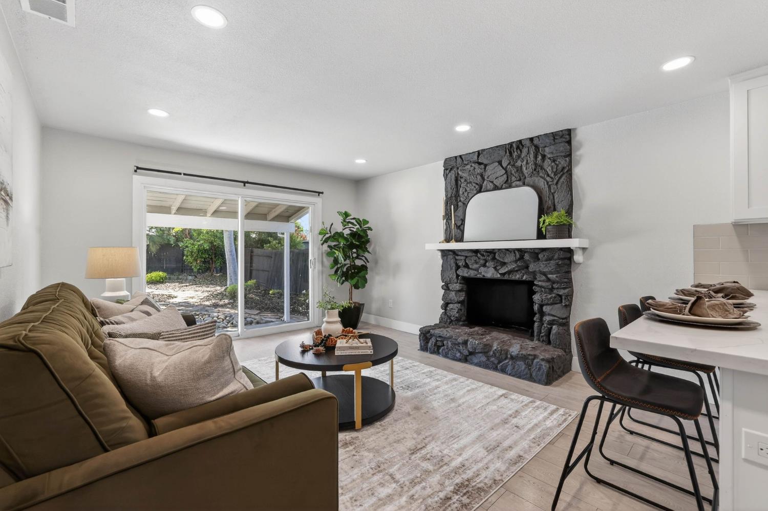 6410 Rolling Way Carmichael, CA 95608 - Photo 13 of 54