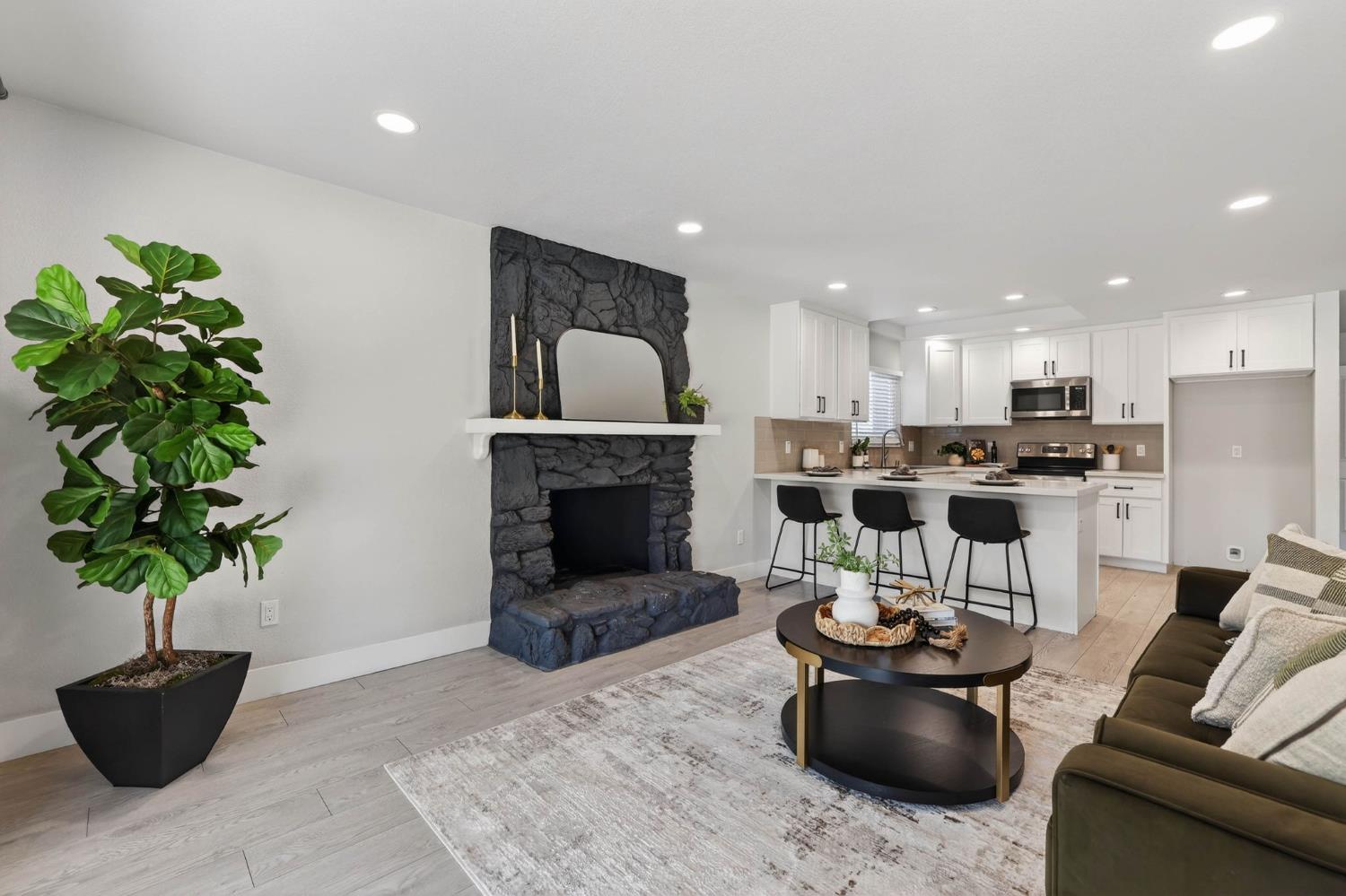 6410 Rolling Way Carmichael, CA 95608 - Photo 15 of 54