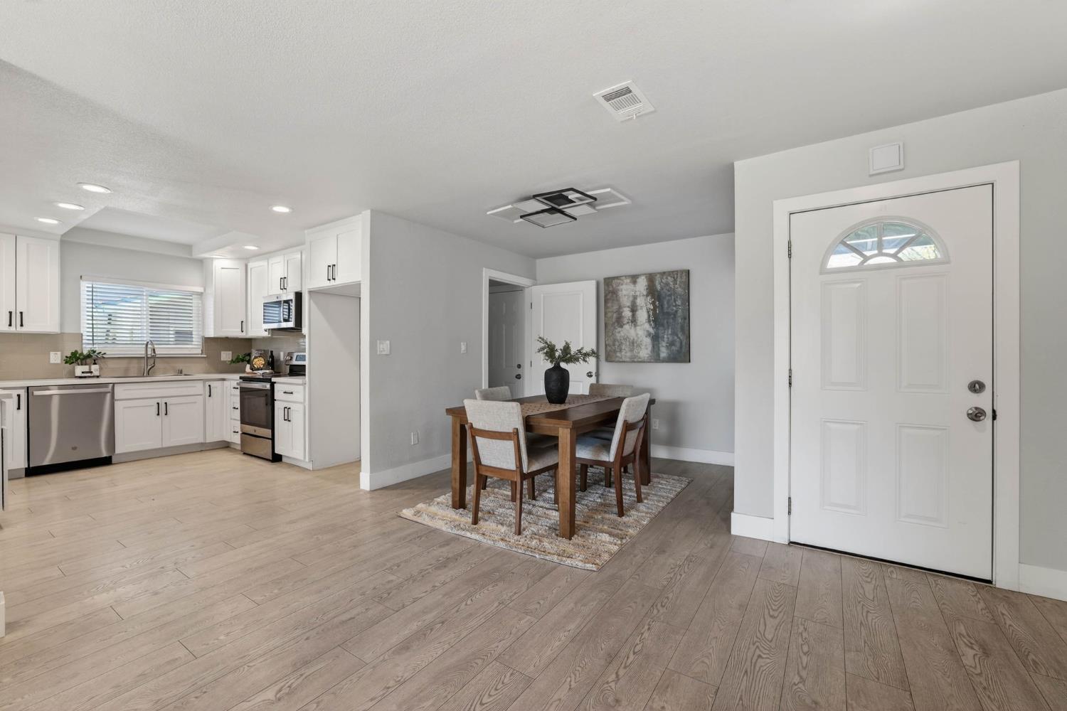 6410 Rolling Way Carmichael, CA 95608 - Photo 5 of 54