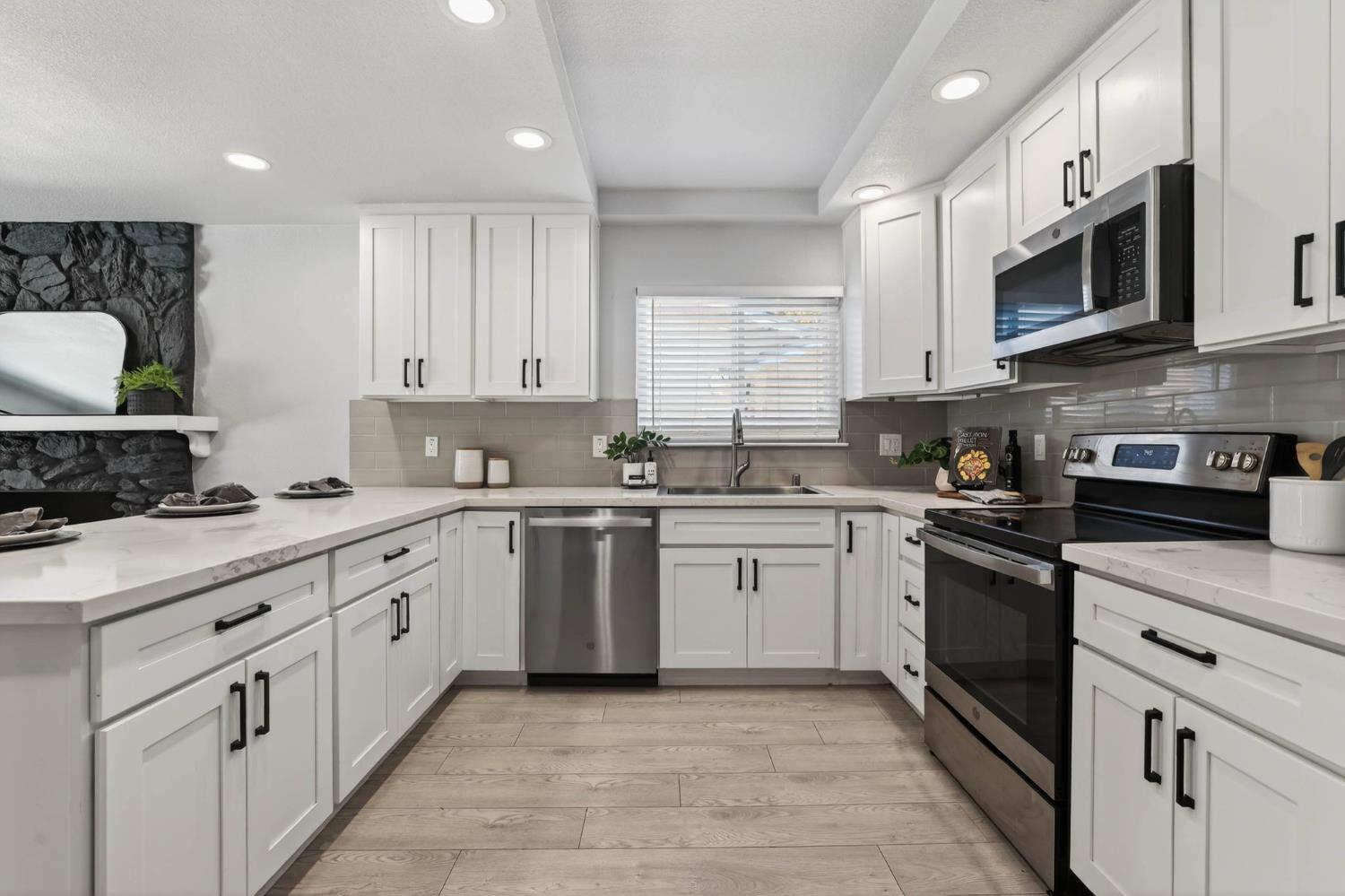 6410 Rolling Way Carmichael, CA 95608 - Photo 8 of 54