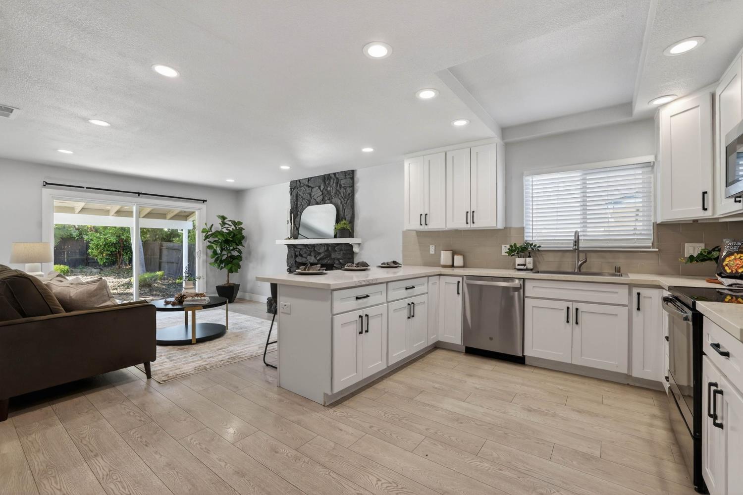 6410 Rolling Way Carmichael, CA 95608 - Photo 9 of 54