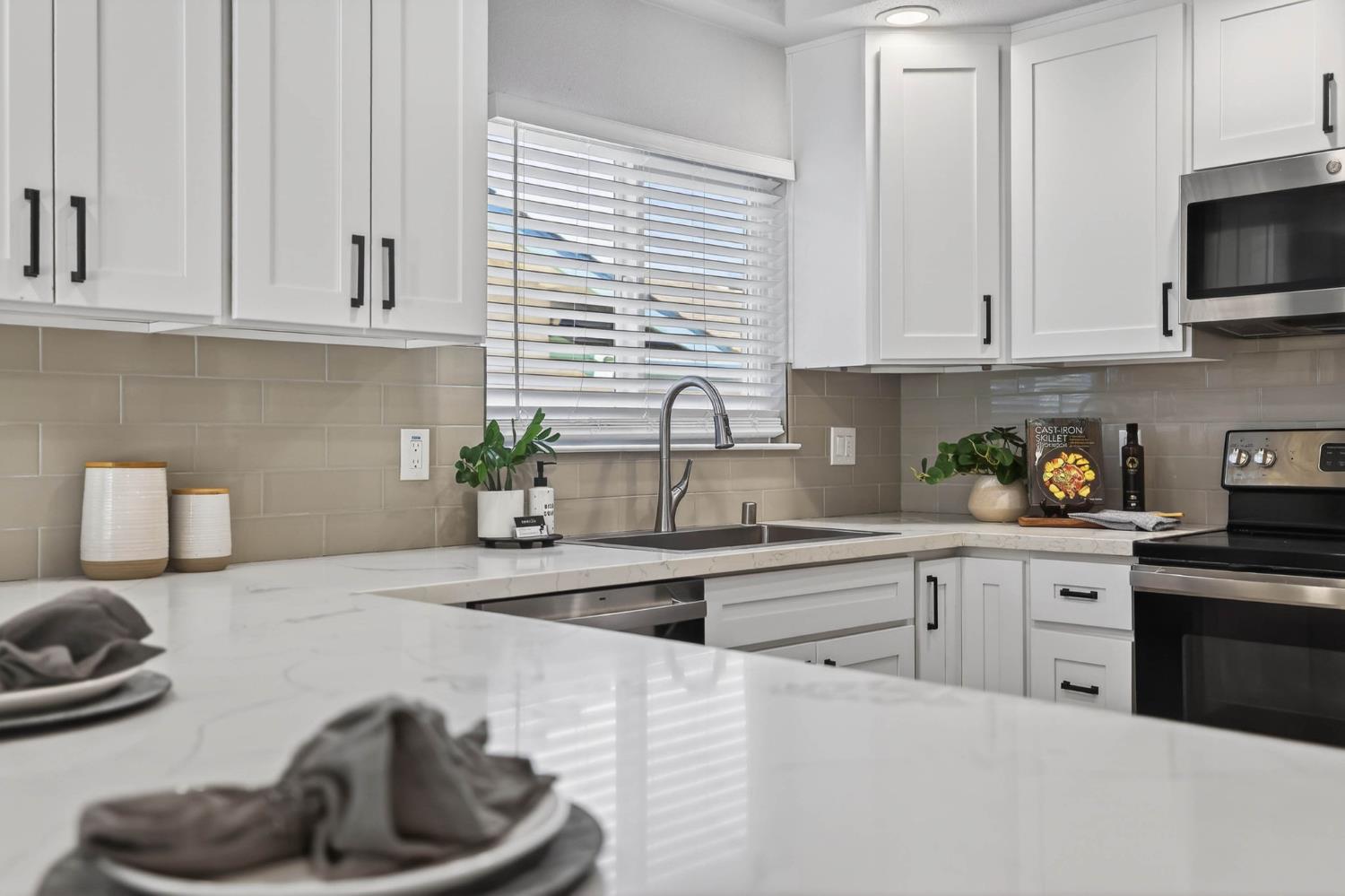 6410 Rolling Way Carmichael, CA 95608 - Photo 10 of 54