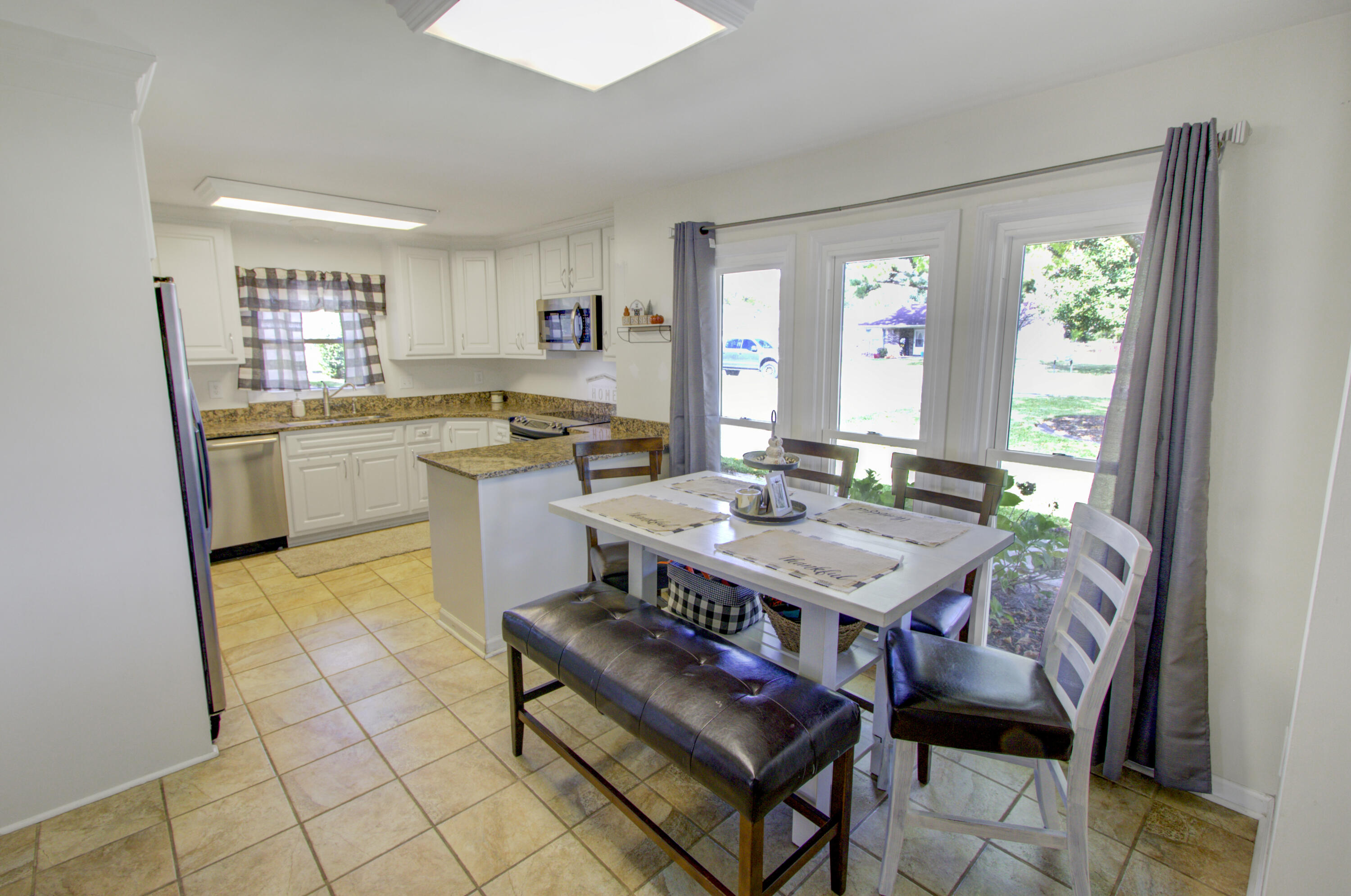 504 Beauregard Road Summerville, SC 29486 - Photo 4 of 26 IMG_0028_29_30