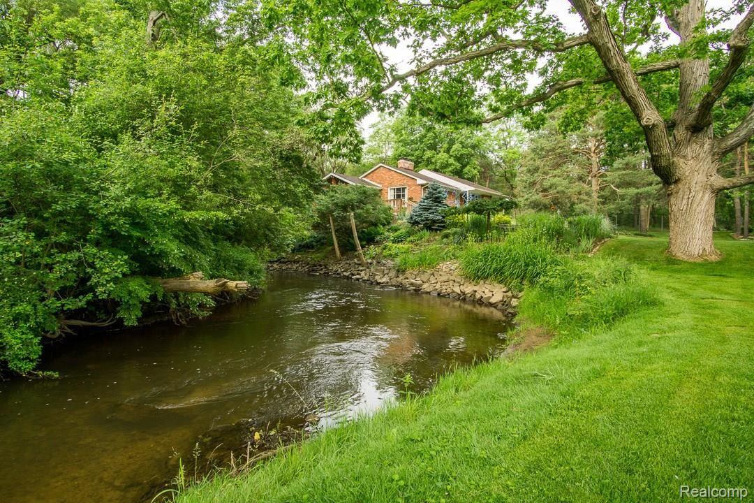 1669 West Gunn Road Rochester, MI 48306 - Photo 40 of 44 1669-Gunn-048.jpg