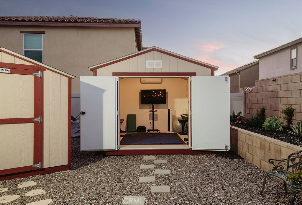 829 South Pine Avenue Rialto, CA 92376 - Photo 12 of 48 Shed turned into a workout space!