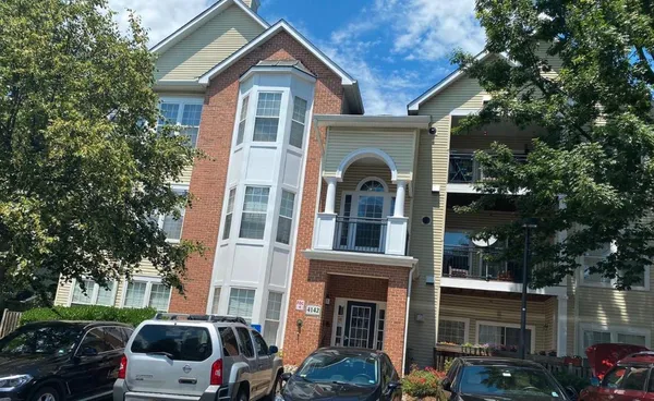 $2,700 | 4142 Fountainside Lane, Unit 301, Fairfax, VA 22030