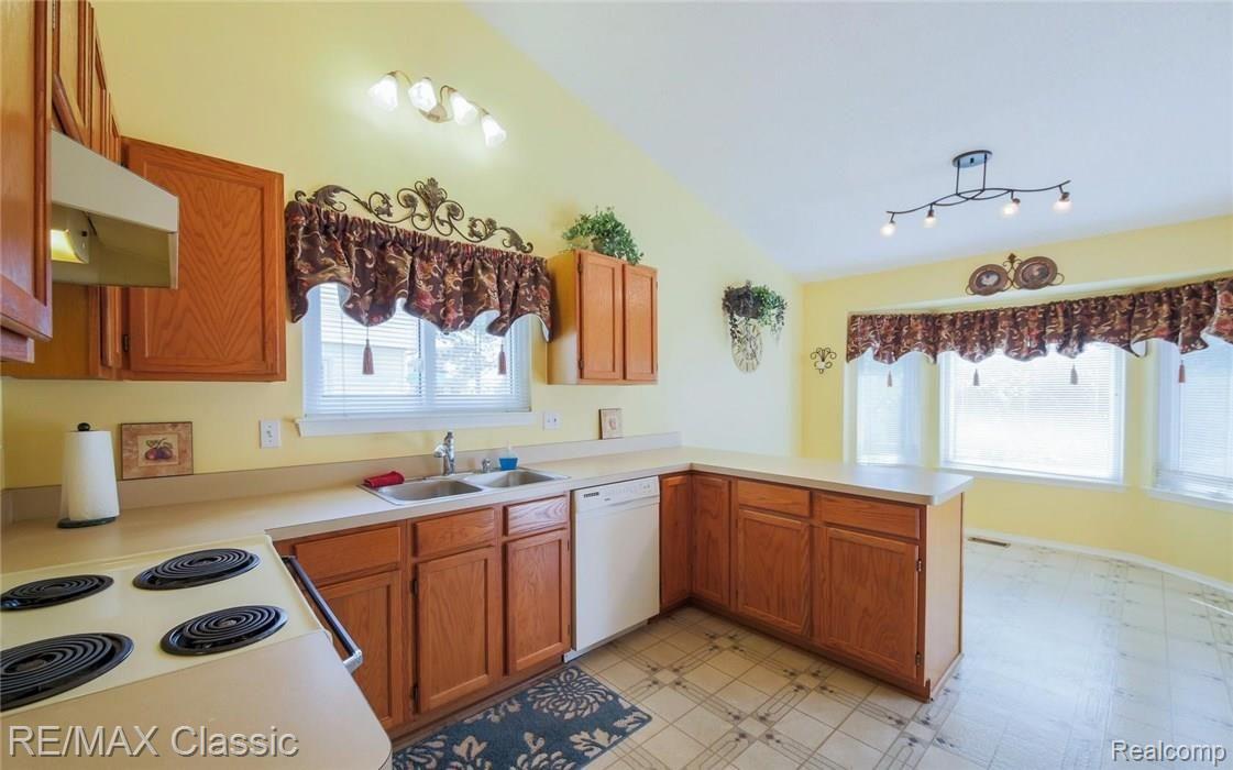 2283 Cranbrook Road Canton, MI 48188 - Photo 17 of 36 15.jpg