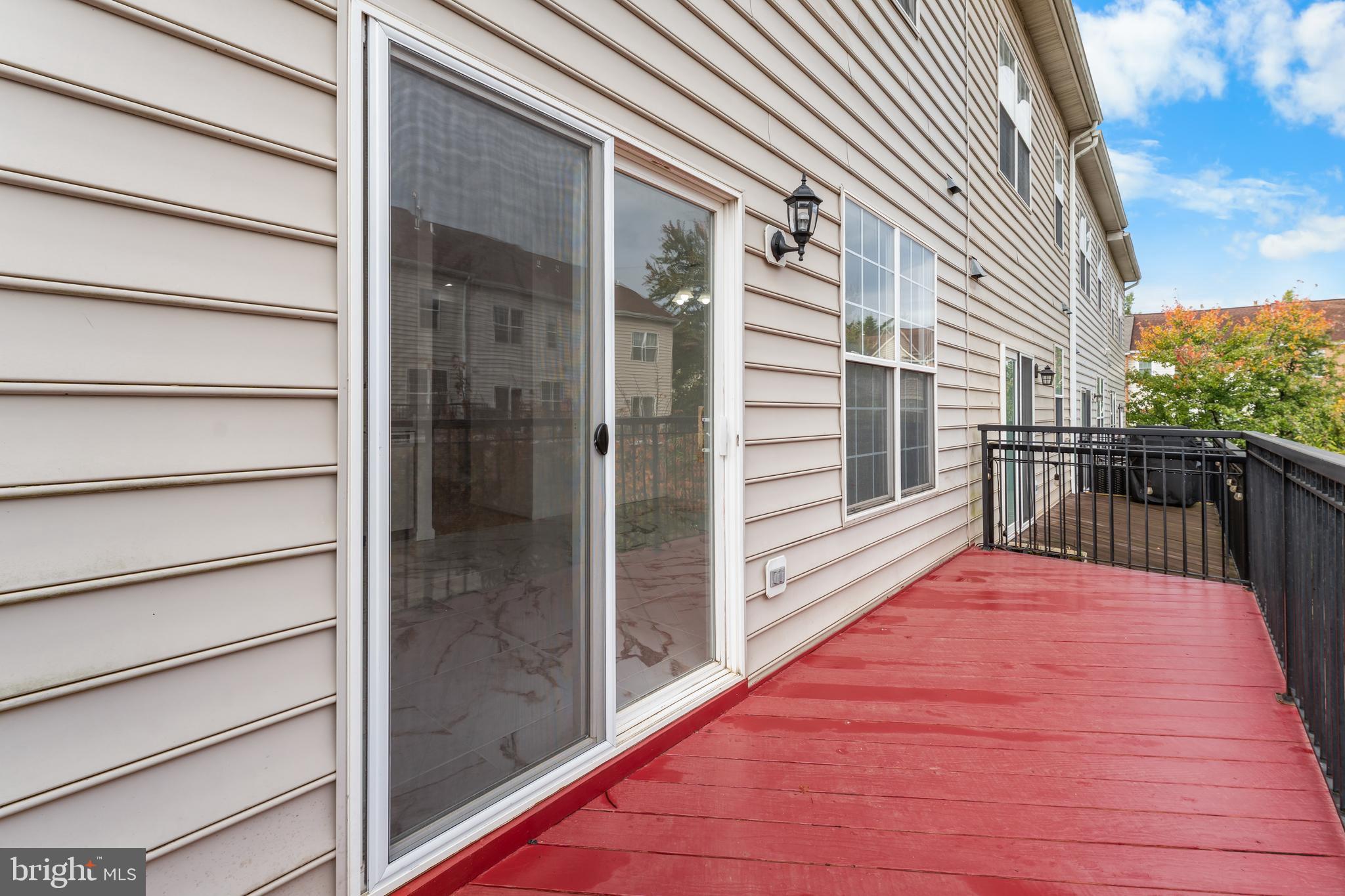 9443 Fields Road Gaithersburg, MD 20878 - Photo 16 of 27 a balcony with view of balcony