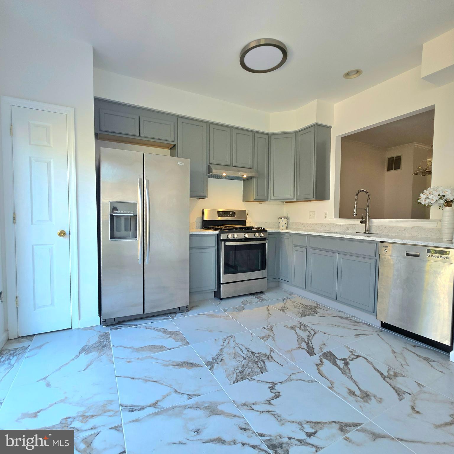 9443 Fields Road Gaithersburg, MD 20878 - Photo 6 of 27 a kitchen with stainless steel appliances granite countertop a stove a sink dishwasher a refrigerator and a microwave oven