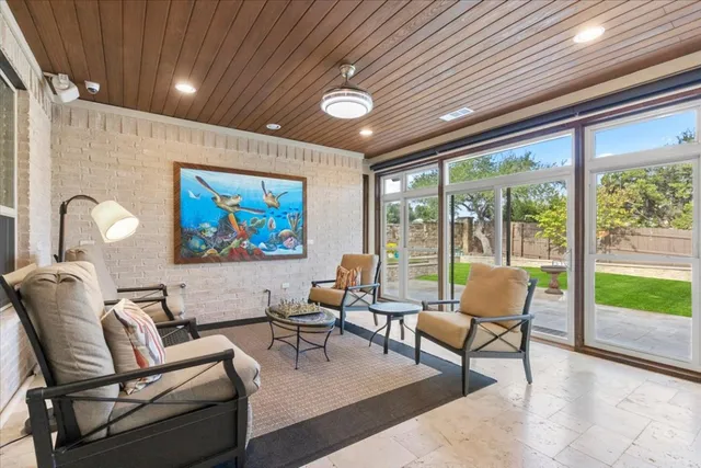 $738,000 | 569 Mendocino Lane, Austin, TX 78737