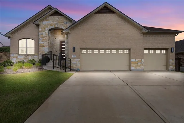 $738,000 | 569 Mendocino Lane, Austin, TX 78737