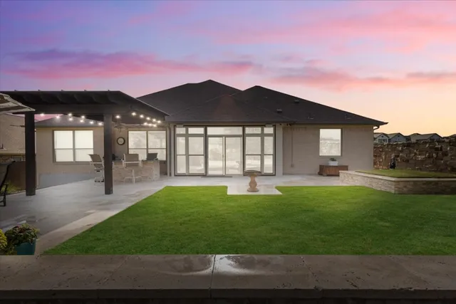 $738,000 | 569 Mendocino Lane, Austin, TX 78737