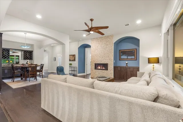 $738,000 | 569 Mendocino Lane, Austin, TX 78737