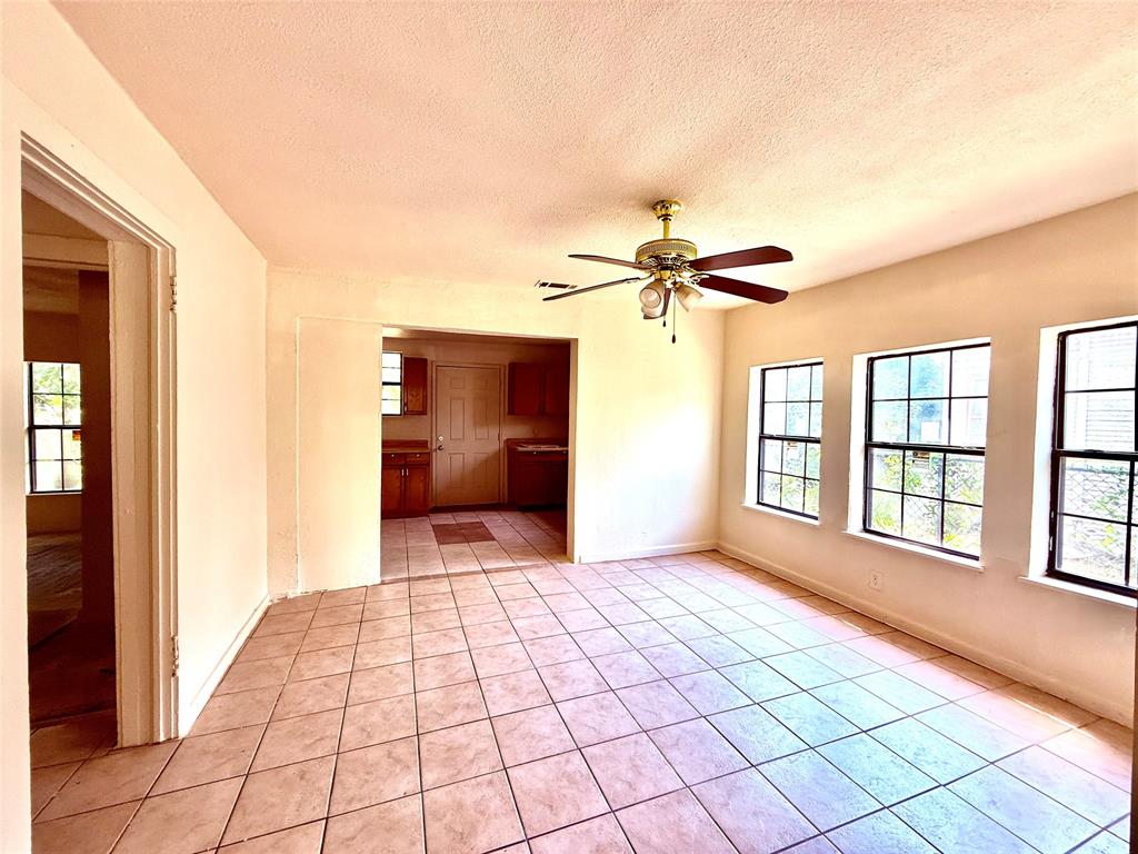 4623 Spring Garden Street Dallas, TX 75215 - Photo 3 of 12 a view of an empty room and window
