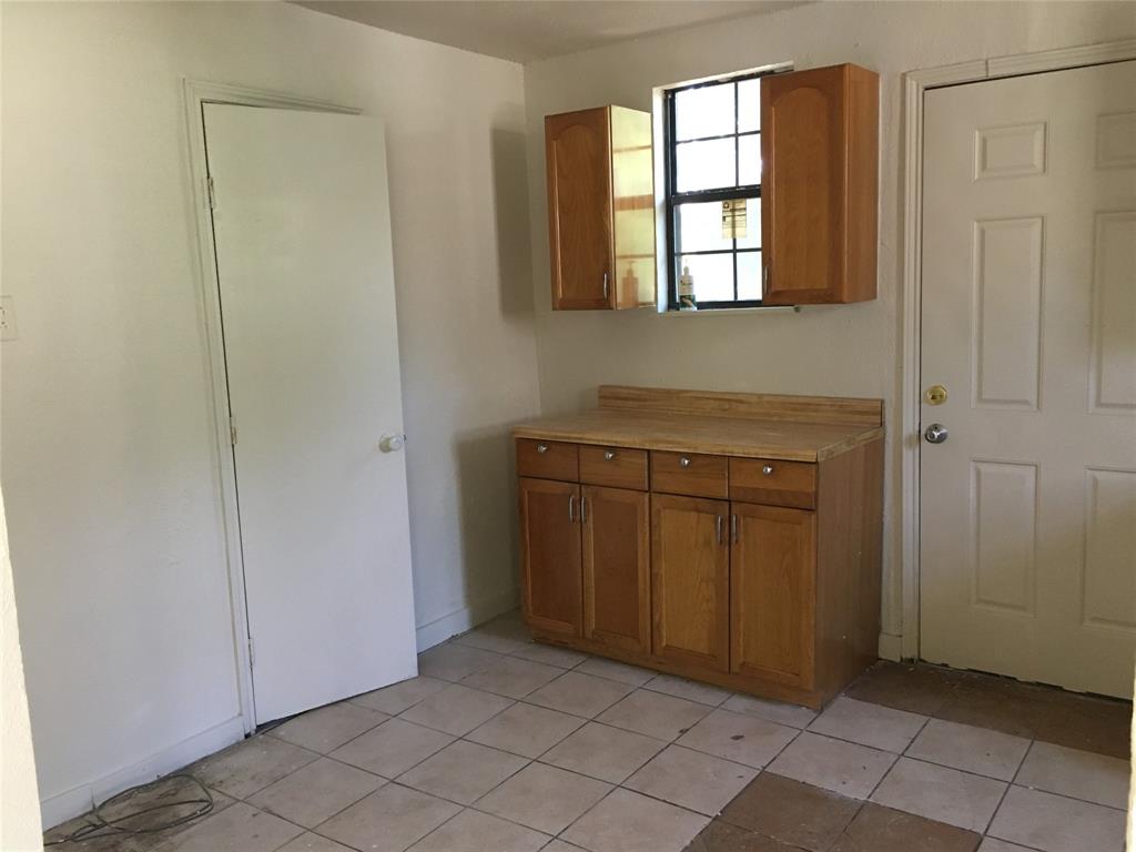 4623 Spring Garden Street Dallas, TX 75215 - Photo 7 of 12 an empty room with windows