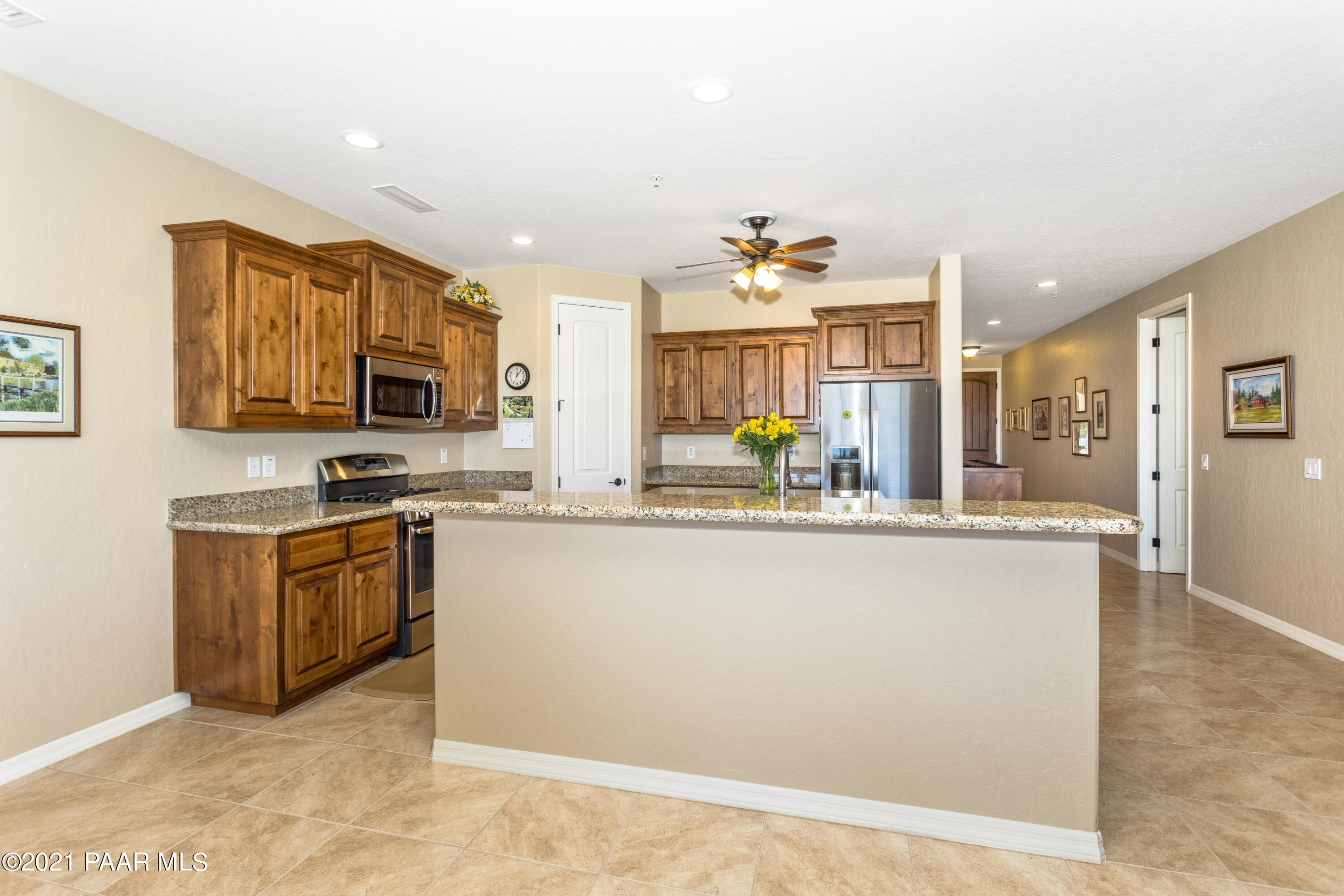 348 Breezy Road Prescott, AZ 86301 - Photo 6 of 26 BEAUTIFUL UPGRADED KITCHEN