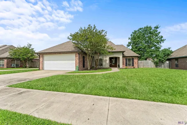 $264,990 | 35671 Ridgeland Drive, Denham Springs, LA 70706