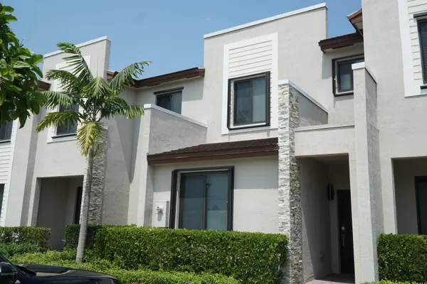 $3,000 | 21435 Northeast 2nd Place, Miami, FL 33179