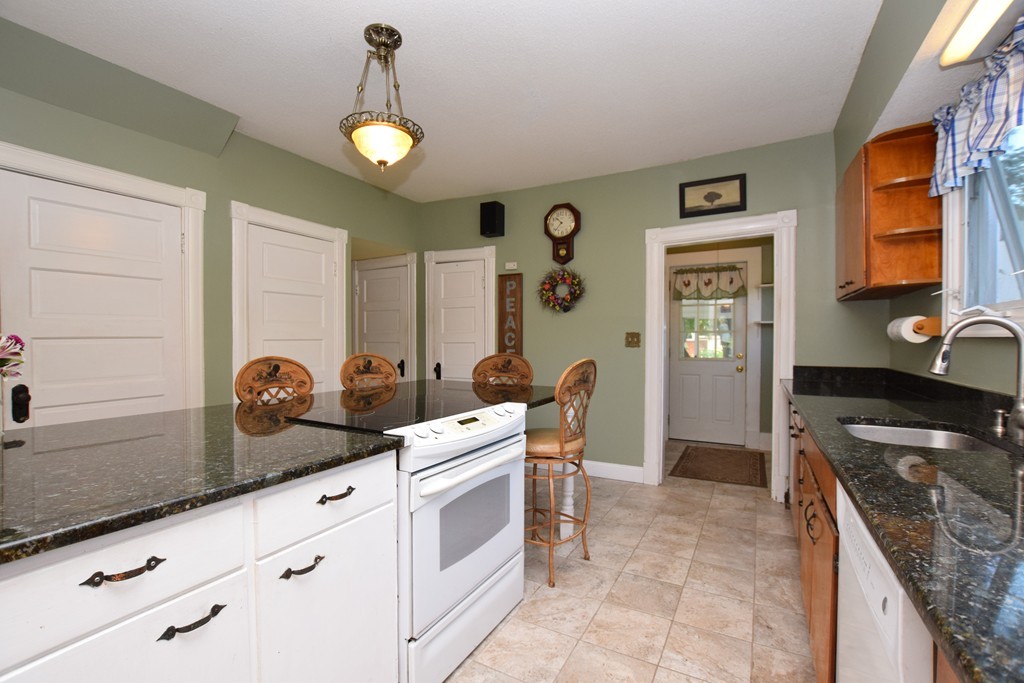 62 Osborne Terrace Springfield, MA 01104 - Photo 15 of 30